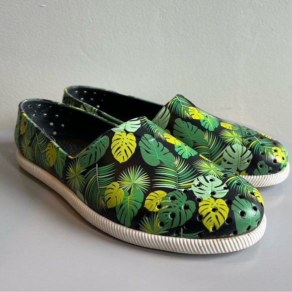 Native slip-ons. Tropical leaf print, monstera. Black green. Women’s size 6 - Picture 1 of 7